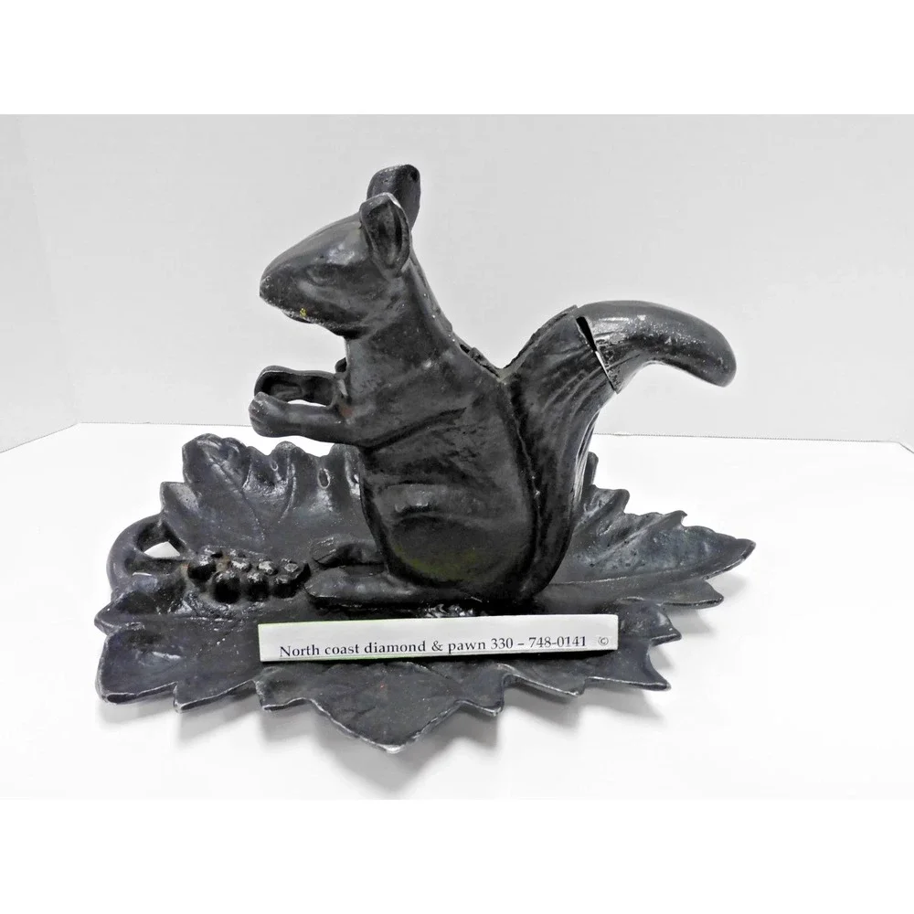 VTG Cast Iron Squirrel Nutcracker on Leaf Base Rustic Black Metal Decor JC115